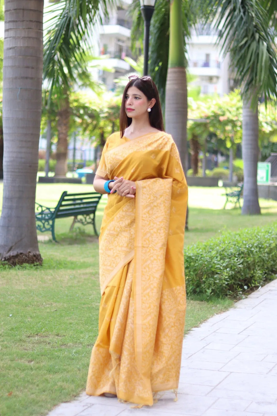 Heritage Charm Handloom Raw Silk Saree with Elegant Pallu