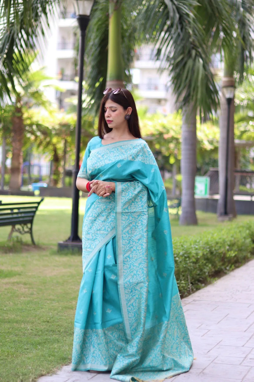 Heritage Charm Handloom Raw Silk Saree with Elegant Pallu