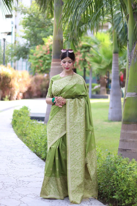 Heritage Charm Handloom Raw Silk Saree with Elegant Pallu