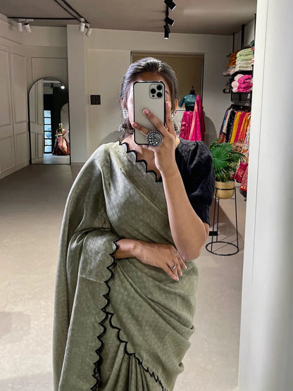 Gadhwal Chex Saree with Arca and Lucknowi Finishing
